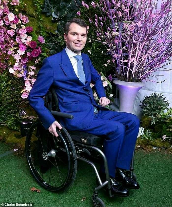 How a 24-year-old with paralysis turned his tragedy into a million-dollar business - Disabled person, Business, Cosmetics, Success, news, Money, Idea, Company, Longpost