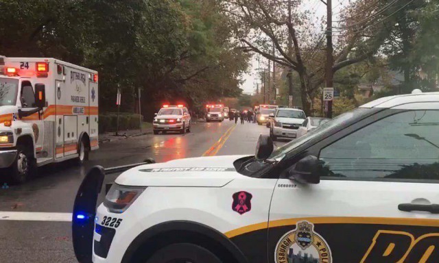 An unidentified armed man seized the Tree of Life synagogue in Pelsinwan Pittsburgh. 8 people killed - Society, Pittsburgh, GIF, Incident, USA, Shooting, Police, SWAT