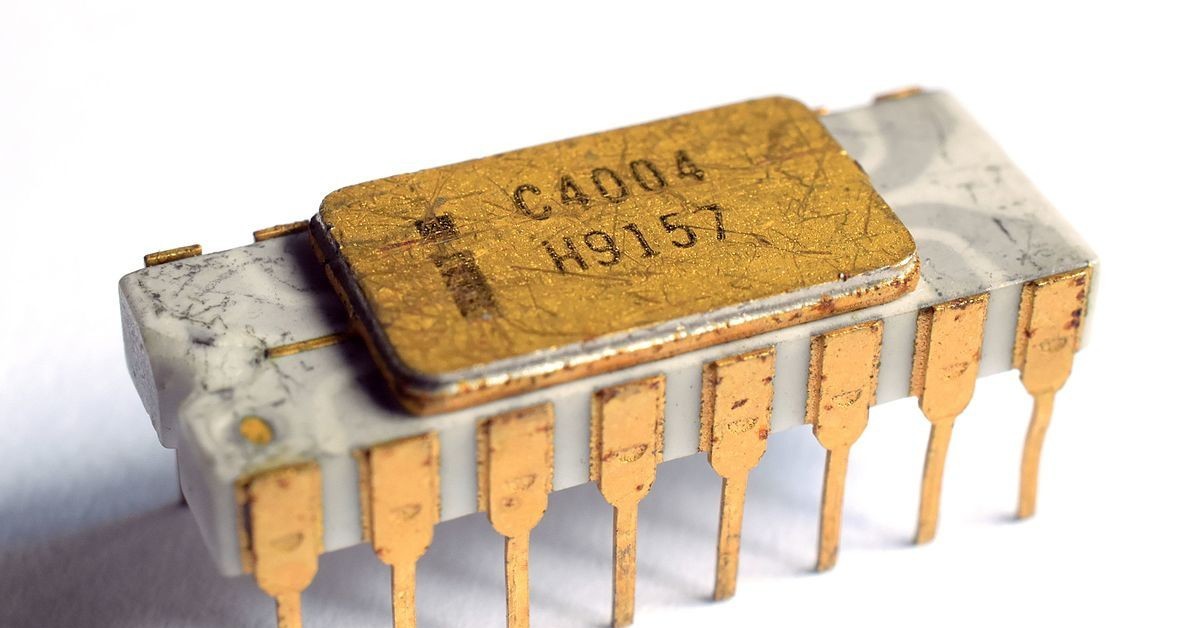 Старые интел. Первый микропроцессор Intel 4004 1971. Первый процессор Интел 4004. Процессоры 1971 года Intel 4004. Четырехбитный микропроцессор Intel-4004..