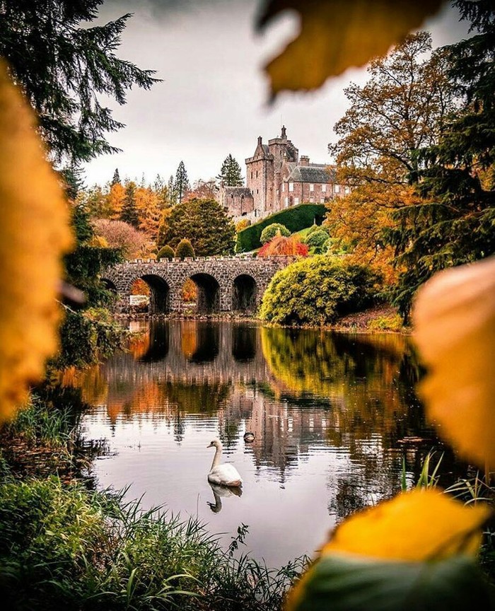 Drummond Castle, Scotland - Lock, Scotland, The photo, beauty, Autumn, Nature, beauty of nature, Bridge