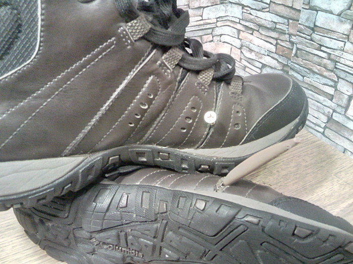 Треккинговые ботинки тоже нуждаются в ремонте. Ремонт обуви, Латка, Задник, Кроссовки, Ботинки, Работа, Фотография, Длиннопост