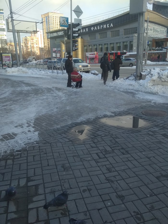 This is how pedestrians in Novosibirsk are waiting for the green light =) - My, Traffic lights, A pedestrian, Novosibirsk