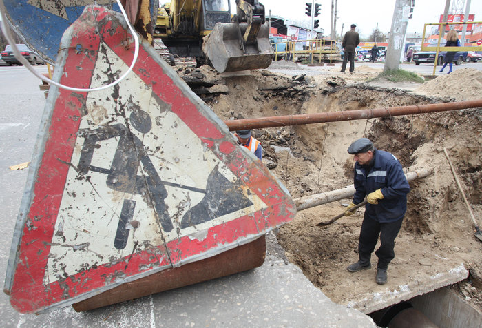 In Moscow, during the replacement of pipes, the skeletons of four people were found - My, Skeleton, Pipe replacement, Remains, Moscow, Negative