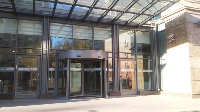 Курьер знай свое место - в бизнес центрах уже и такое