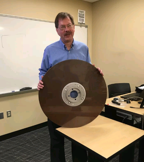 Just a 10mb hard drive from the 1960s - 9GAG, Technologies, Story, Колесо