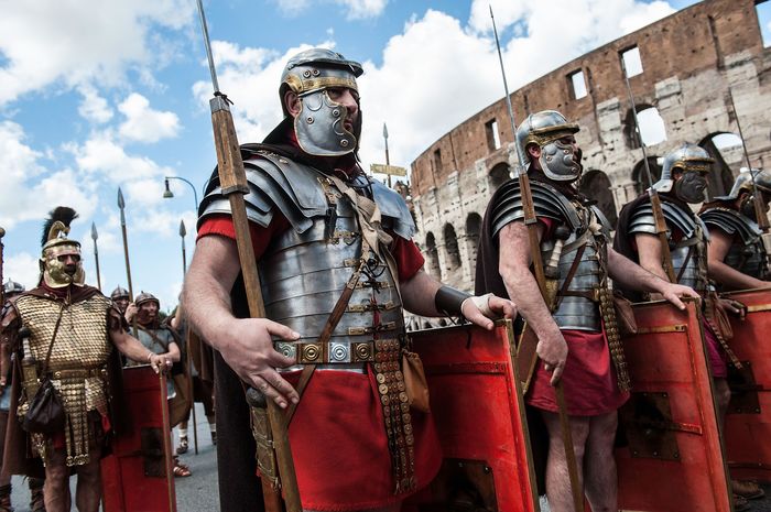 In Rome, it was forbidden to dress up as a centurion, as well as drink alcohol at night and swim in fountains - Italy, Law, Cosplay, Cloth, Centurions, Bathing, Alcohol, Bathing
