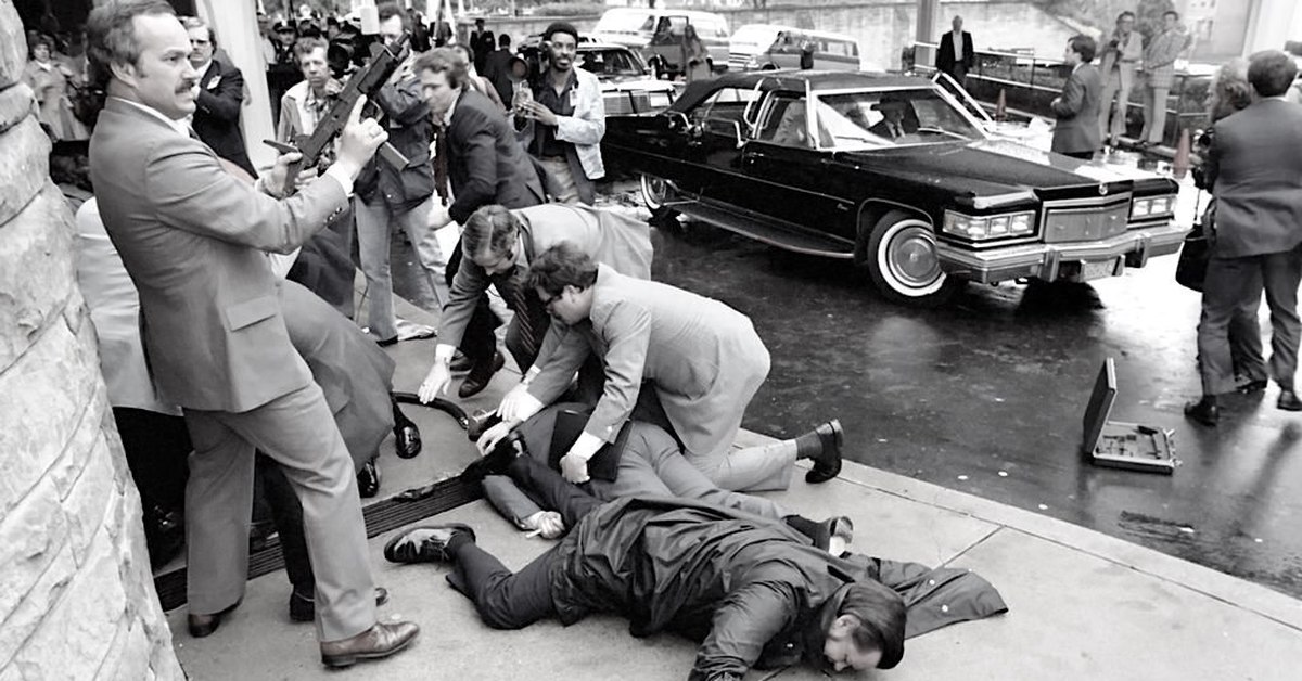 Известные покушения. Покушение на Рональда Рейгана 1981. Джон Хинкли покушение на Рейгана.