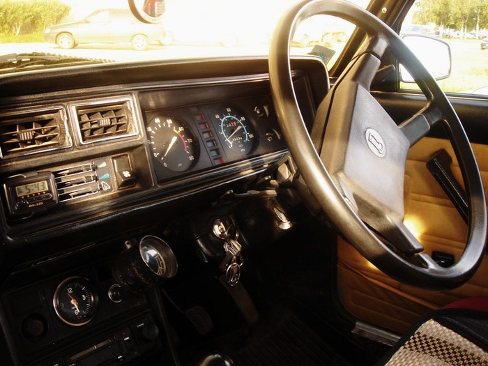 Блокируете ли Вы двери в машине?