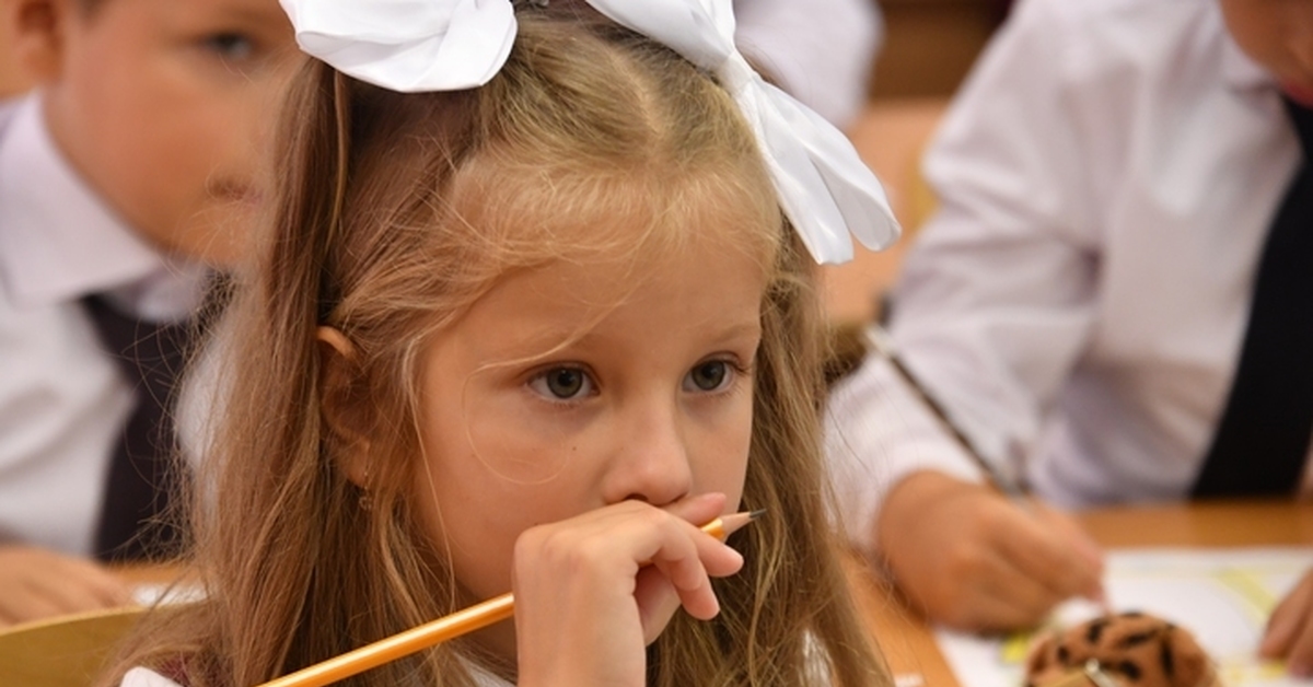 Дурацкая школьная форма. Она в школе или нет. Она в школе или нет. Она в школе или нет. Она в школе или нет.