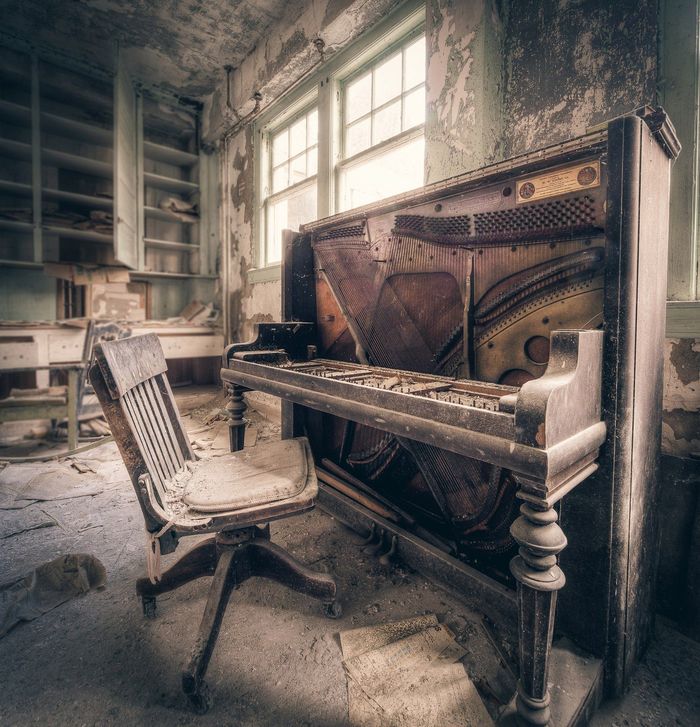 abandoned shelter - Abandoned, Piano, Without people, The photo