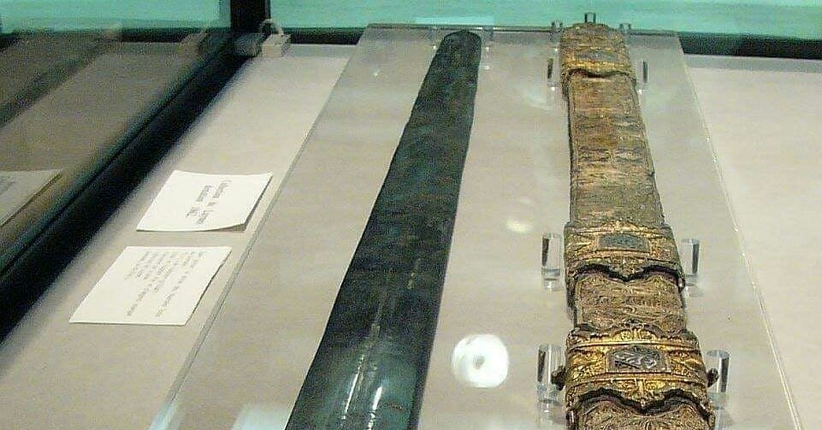 мечи мухаммеда, музей топкапы. меч пророка мухаммеда зульфикар. музей топкапы меч зульфикар. меч боабдила. меч зульфикар топкапы.