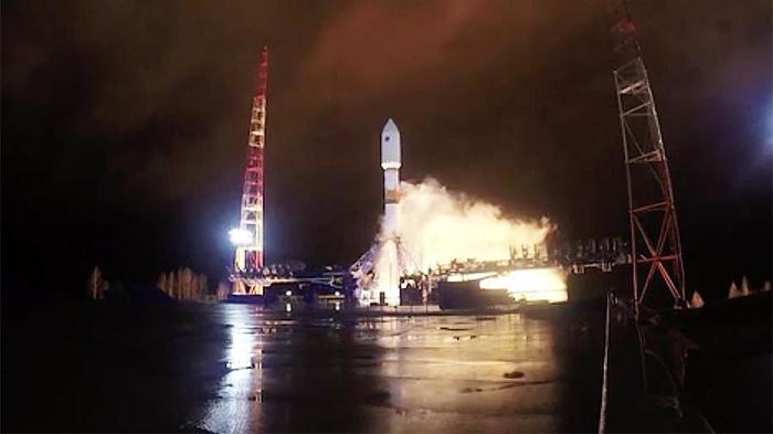 The Ministry of Defense launched three new military satellites into orbit - Russia, Space, roar, Plesetsk