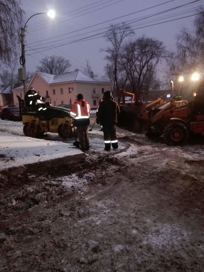 The snow has fallen - it's time to lay the asphalt - Asphalt, Road, Idiocy, Saw cut, Officials, Tambov, Longpost