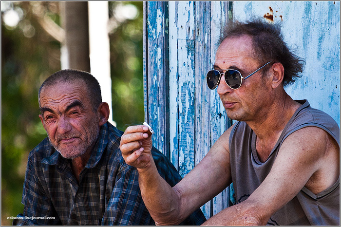 Джон Леннон и Ринго Старр после успешного концерта -дуэта 1974 год Британия Ливерпуль.