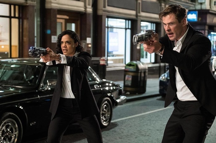 The first frame of the spin-off Men in Black - Men in Black, Movies, Spin-off, Liam Neeson, Chris Hemsworth, Tessa Thompson