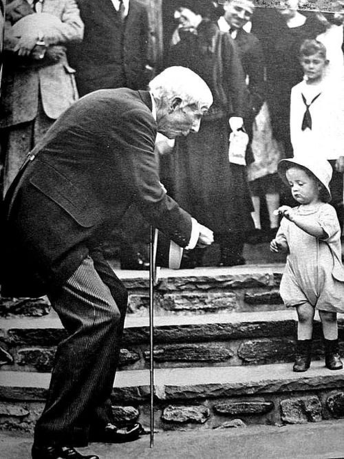 Billionaire John Rockefeller gives a nickel to a child on his 84th birthday, USA, 1923. - In contact with, Generosity