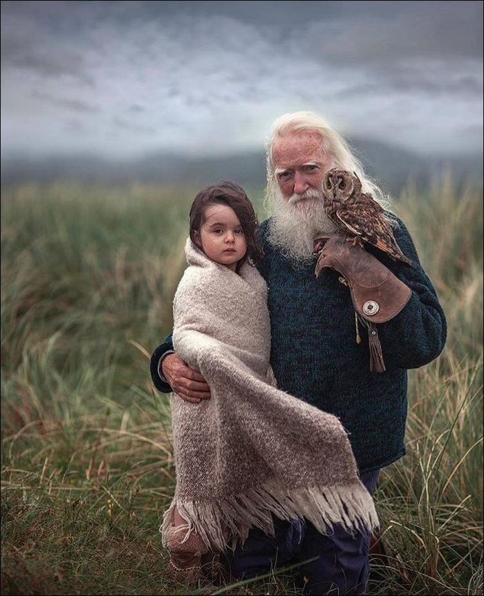 How warm is this photo... - Owl, Grandfather, Grandchildren