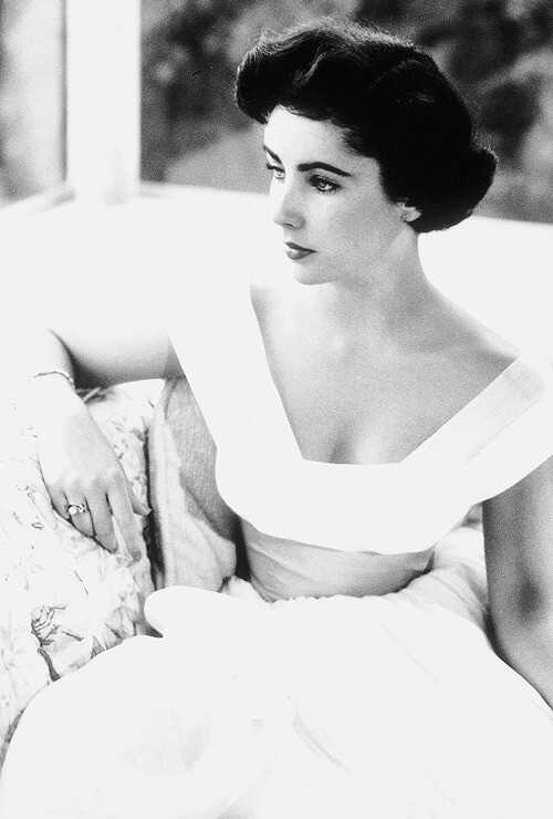 Actress Elizabeth Taylor, 1948 - Girls, Beautiful girl, beauty, Actors and actresses, Black and white, Elizabeth Taylor, Black and white photo