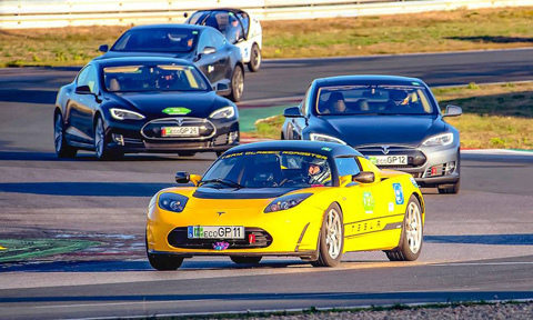 Old electric car Tesla Roadster won the endurance race. - Electric car, Race, news, Transport, Tesla, Technologies, Longpost, Electric transport