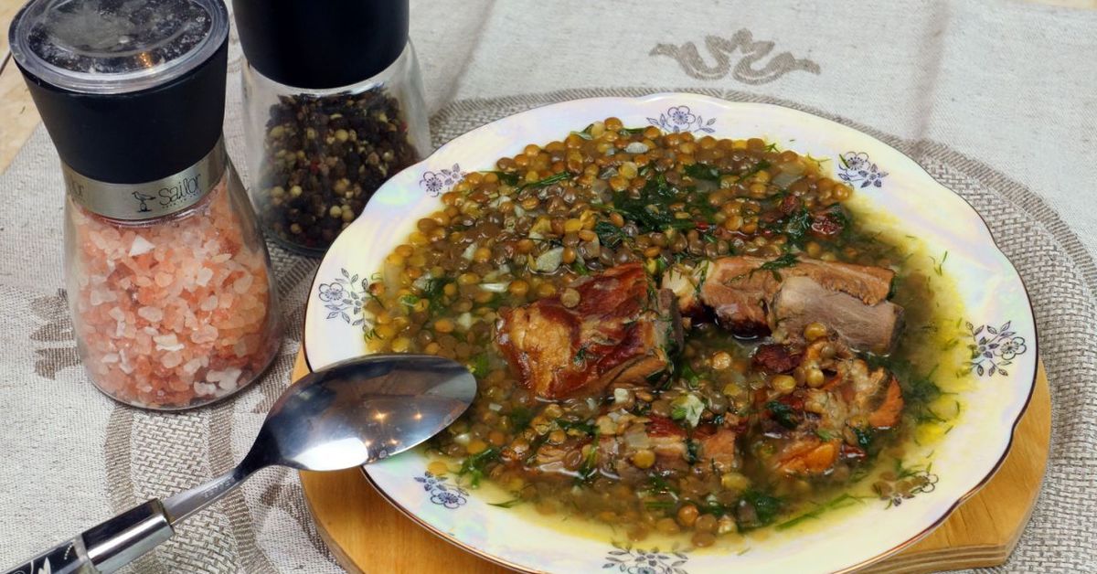 Чечевица с копчеными ребрами