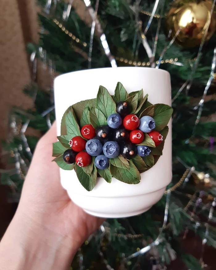 Another Christmas mug - My, Кружки, Polymer clay, Needlework without process, Berries, Video, Longpost