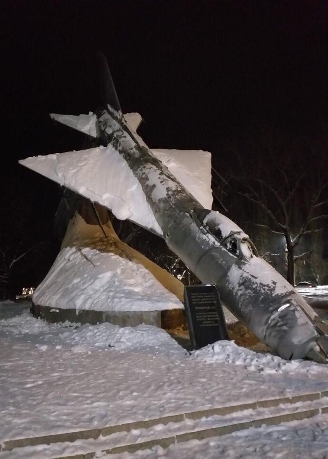 Hard landing. - My, Livny, Airplane, Monument, Longpost