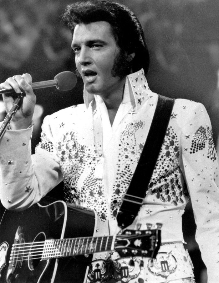 The King of Rock and Roll was born on January 8, 1935. - Elvis Presley, The singers, Rock'n'roll, Birthday, Actors and actresses, King