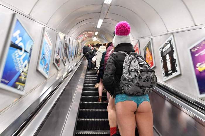 Pantsless exit - London, Europe, Longpost