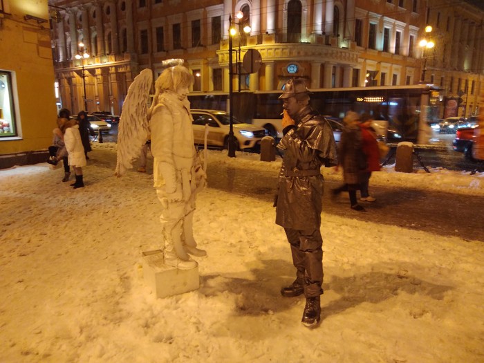 Cupid and Sherlock have a conversation - My, Saint Petersburg, Conversation, Interrogation, Sherlock Holmes, Cupid, Living statue