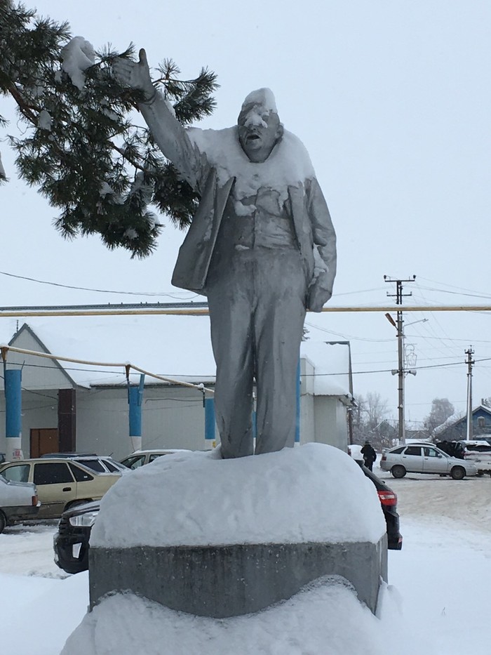 old chief - Leader, Humor, Replica, Lenin monument