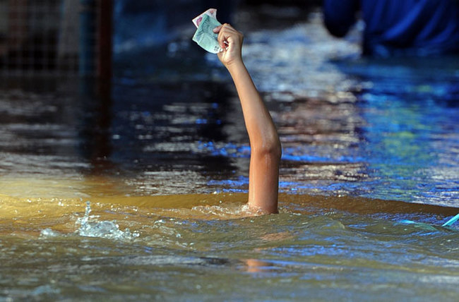 How resourceful Thais swim in flooded Bangkok - Bangkok, The photo, Потоп, Longpost