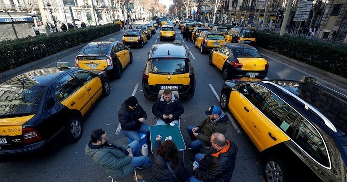Возмещение такси. Таксист бастует. Такси. Забастовка таксистов.