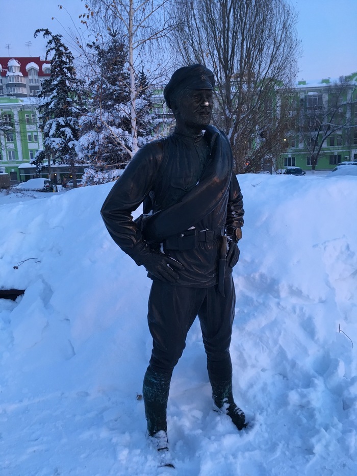 Comrade Sukhov in the snow - My, Sukhov, Samara, Embankment, Monument, Snow, White Sun of the Desert