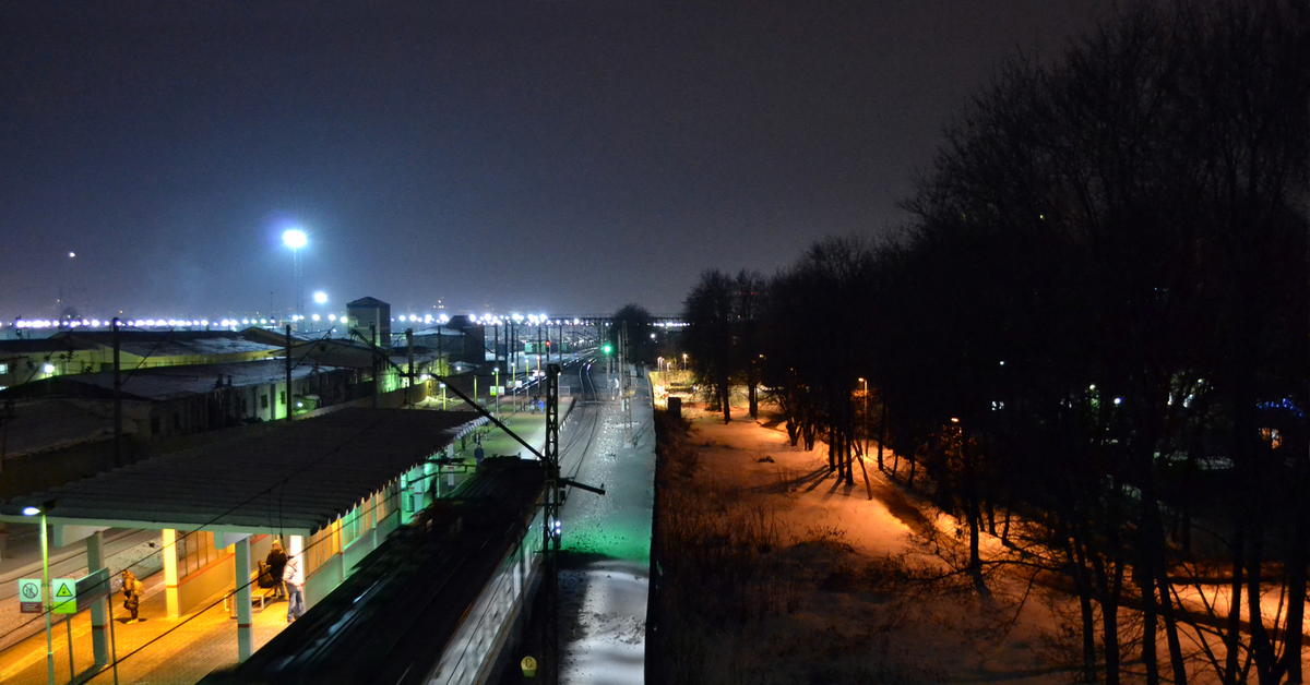 Виднеются ночью. Ночная съемка Nikon d3100. Улица Школьная Москва ночью. Видное ночная съёмка. Пример ночной съемки в Москве.