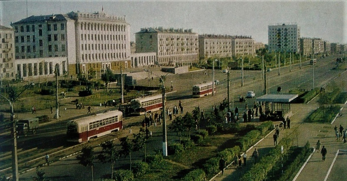 Уфа советский. Уфа проспект октября 1960. Уфа 80 годы. Проспект октября Уфа 1990. Старый горсовет Уфа.