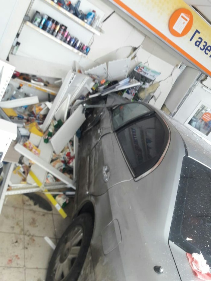 This also happens, the car drove into a gas station! - Road accident, Crash, Refueling, Gas station, Video, Longpost, Rostov region, Zernograd