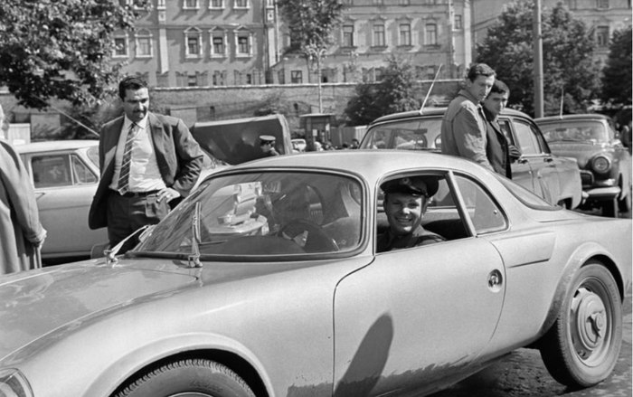 The French company Matra in commemoration of the outstanding merits of the world's first cosmonaut Yuri Gagarin presented him with a sports car. - Yuri Gagarin, Auto, Presents, Story, Historical photo