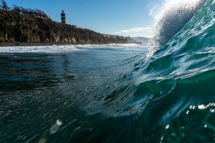 Several times a year, very beautiful waves come to Anapa, we managed to capture a view of the lighthouse from the wave in the frame - My, Anapa, The photo, Wave, Lighthouse, Nature, The nature of Russia, Sea, Black Sea, Longpost