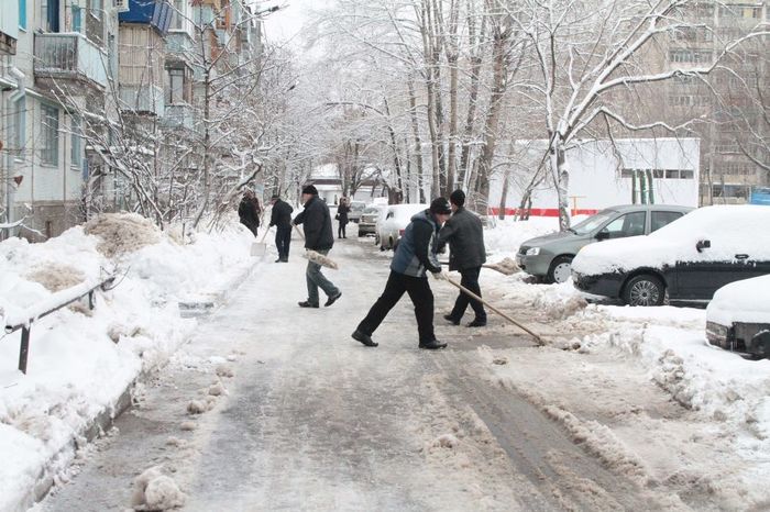 Снег во дворе или куда деть лишнюю энергию - Двор, Уборка снега, Снег, ТСЖ