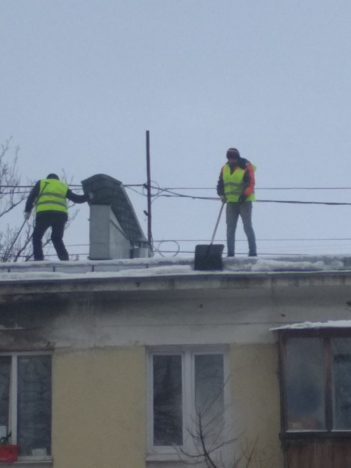 Safety in St. Petersburg. - Snow removal, My, Longpost, Страховка, Safety