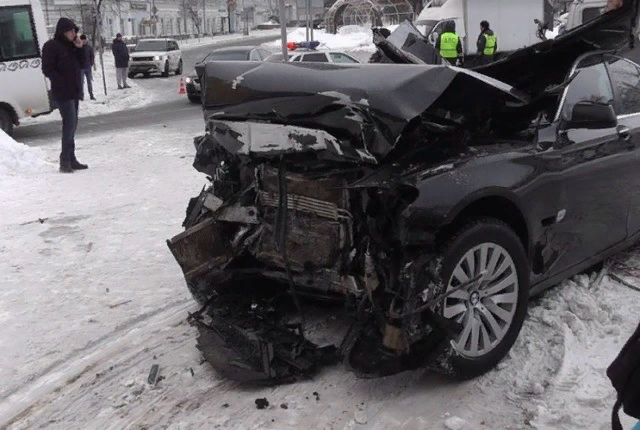 Hit the wall - Road accident, Ulyanovsk, Crowd, Idiocy, Video, Longpost