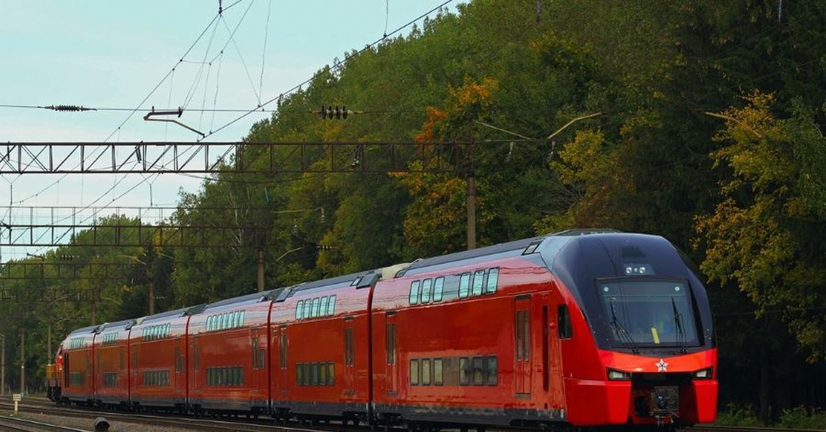 Поезд москва белоруссия. Двухэтажные эш2 (Stadler). Штадлер эш2 электропоезд. Двухэтажный электропоезд Штадлер. Эш2 Грузия.