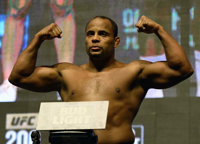 The best UFC fighter sneezed and got injured - , Ufc, Sport, Sneeze, Injury, The americans, Daniel Cormier