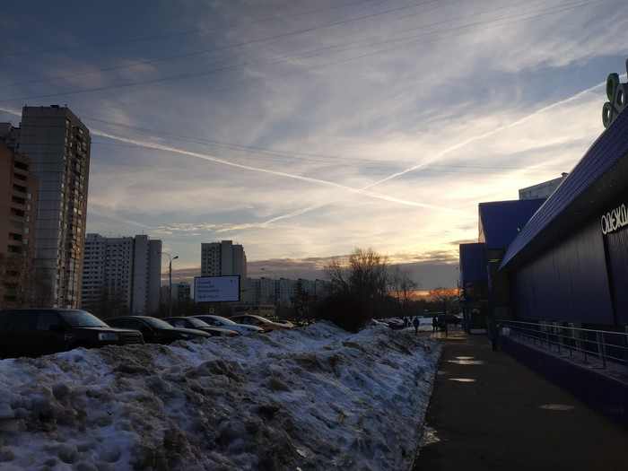 Friday sky in Otradnoye. - My, Sky, Photo on sneaker, beauty, Moscow