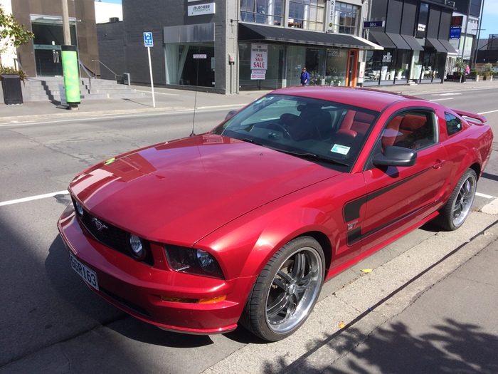 Ford Mustang GT - пятое поколение (2005–2014). Старший вице-президент Ford по дизайну назвал его «ретро-футуризмом». - Моё, Ford Mustang, Американский автопром, Длиннопост