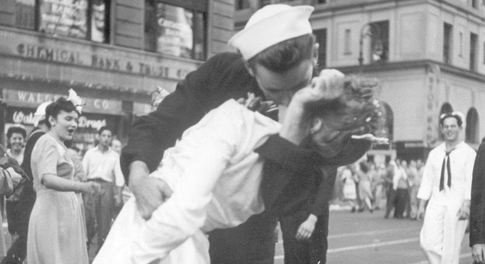 Умер моряк с легендарного снимка "Поцелуй на Таймс-Сквер" Некролог, Моряки, Вторая мировая война, США, Поцелуй, Поцелуй на Таймс Сквер