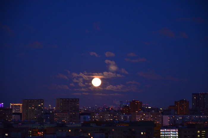 Moon over Moscow - My, moon, Nature, The photo, beauty of nature, , Inexplicable