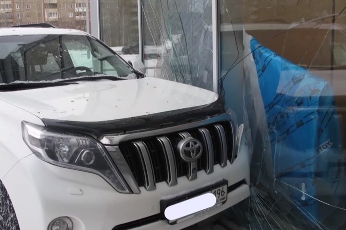 We have professionals… - Nizhny Tagil, Dealer, Road accident, Video, Longpost, Toyota