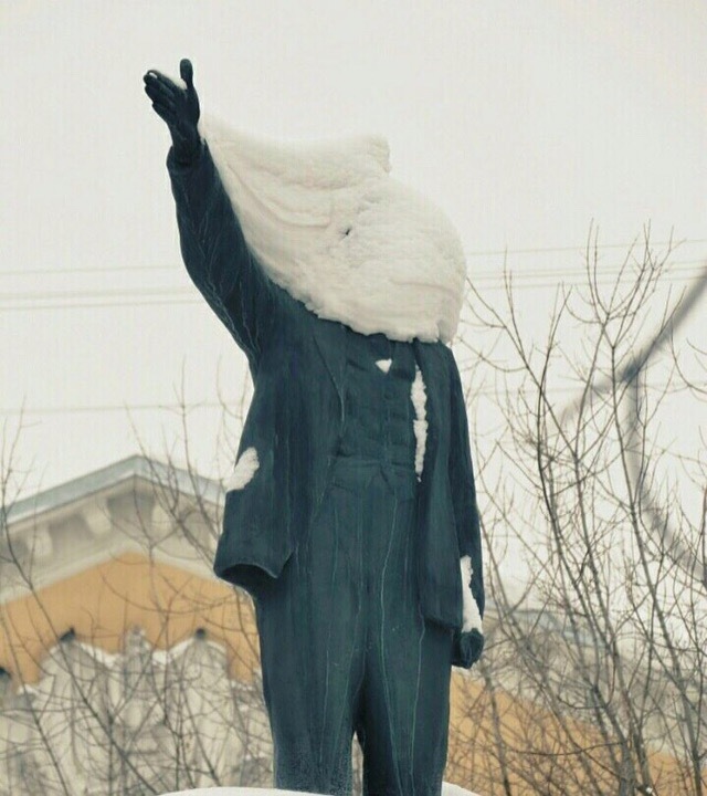 Lenin is no longer the same - Monument, Lenin monument, Snow, Winter