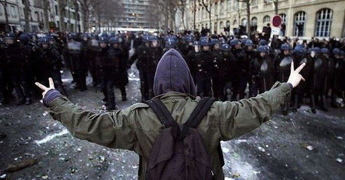 1 на толпу. Один против толпы. Один против всех.